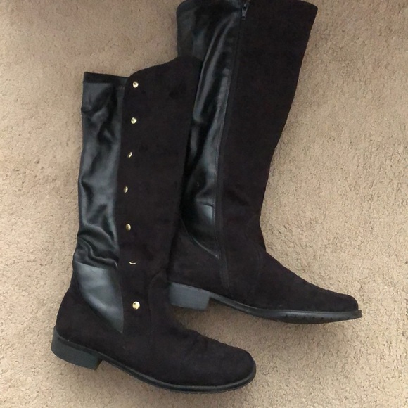 Black boots - Picture 2 of 4